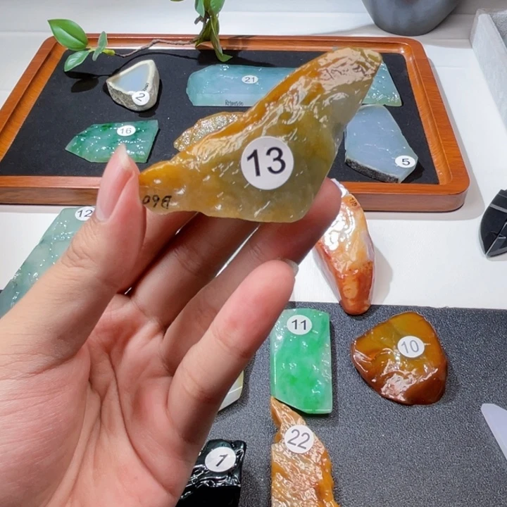 未镶嵌定制翡翠特色黄翡小料