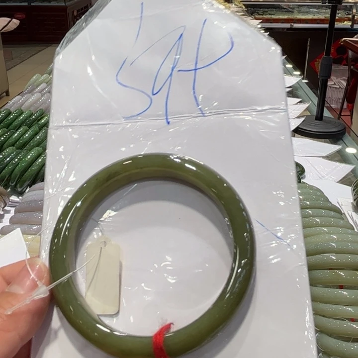 和田玉未镶嵌手镯