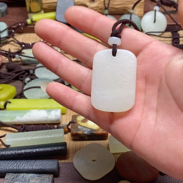 蛇纹石玉挂件未镶嵌木*