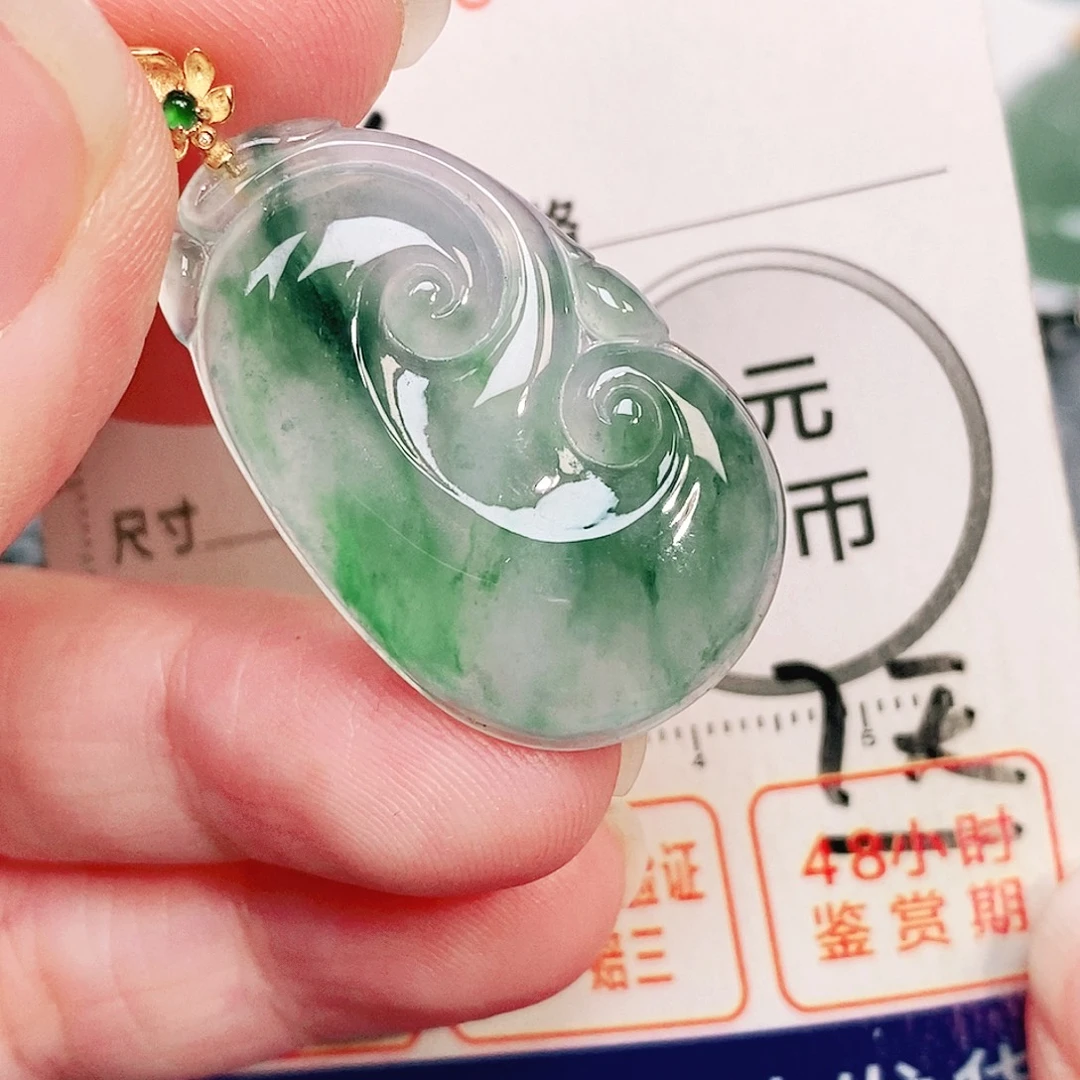 颈饰18K金镶嵌翡翠
