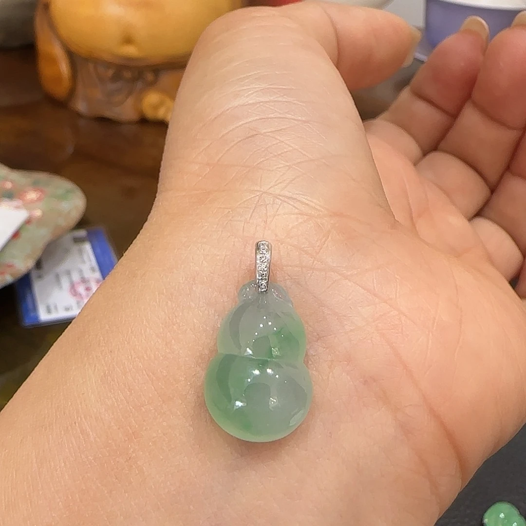 翡翠颈饰18K金镶嵌葫芦