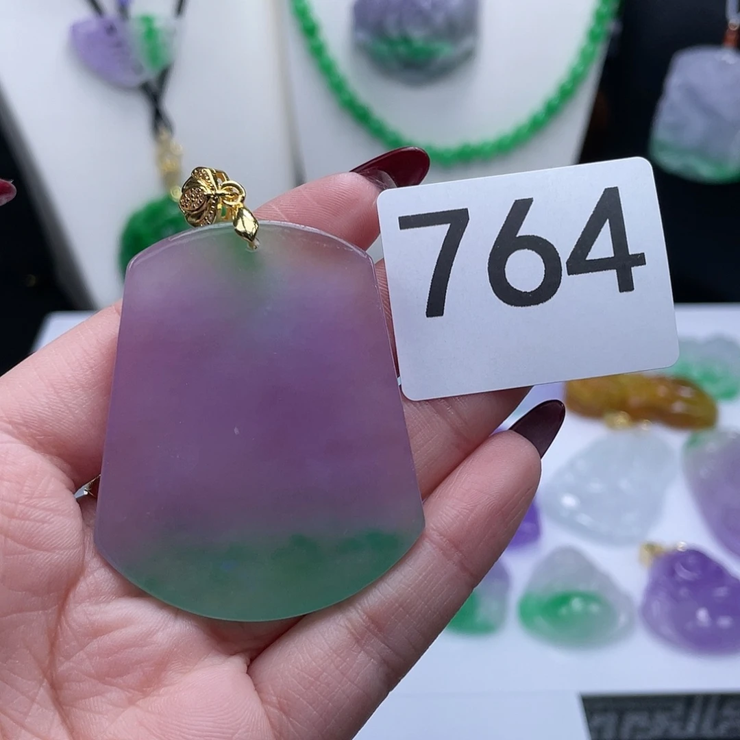 翡翠吊坠(赠链)未镶嵌