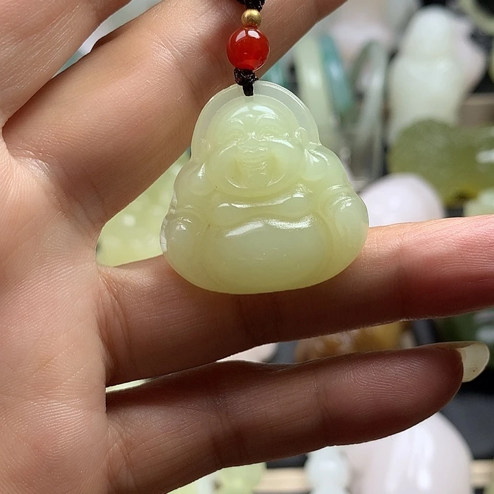 颈饰未镶嵌石英质玉