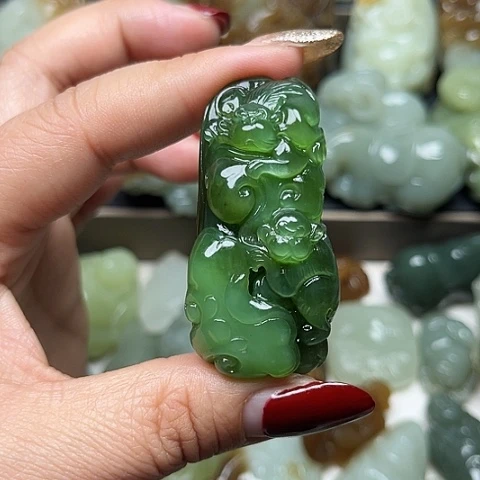 和田玉颈饰未镶嵌龍**人