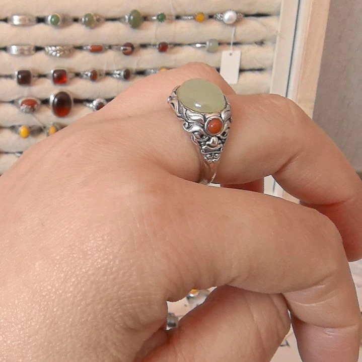琥珀足银镶嵌戒指