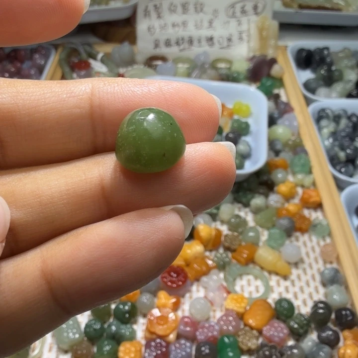 和田玉未镶嵌珠宝半成品