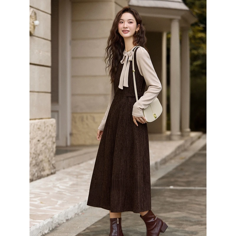 咖啡色假两件连衣裙女25年冬季新款收腰显瘦泡泡袖长裙子收腰裙子