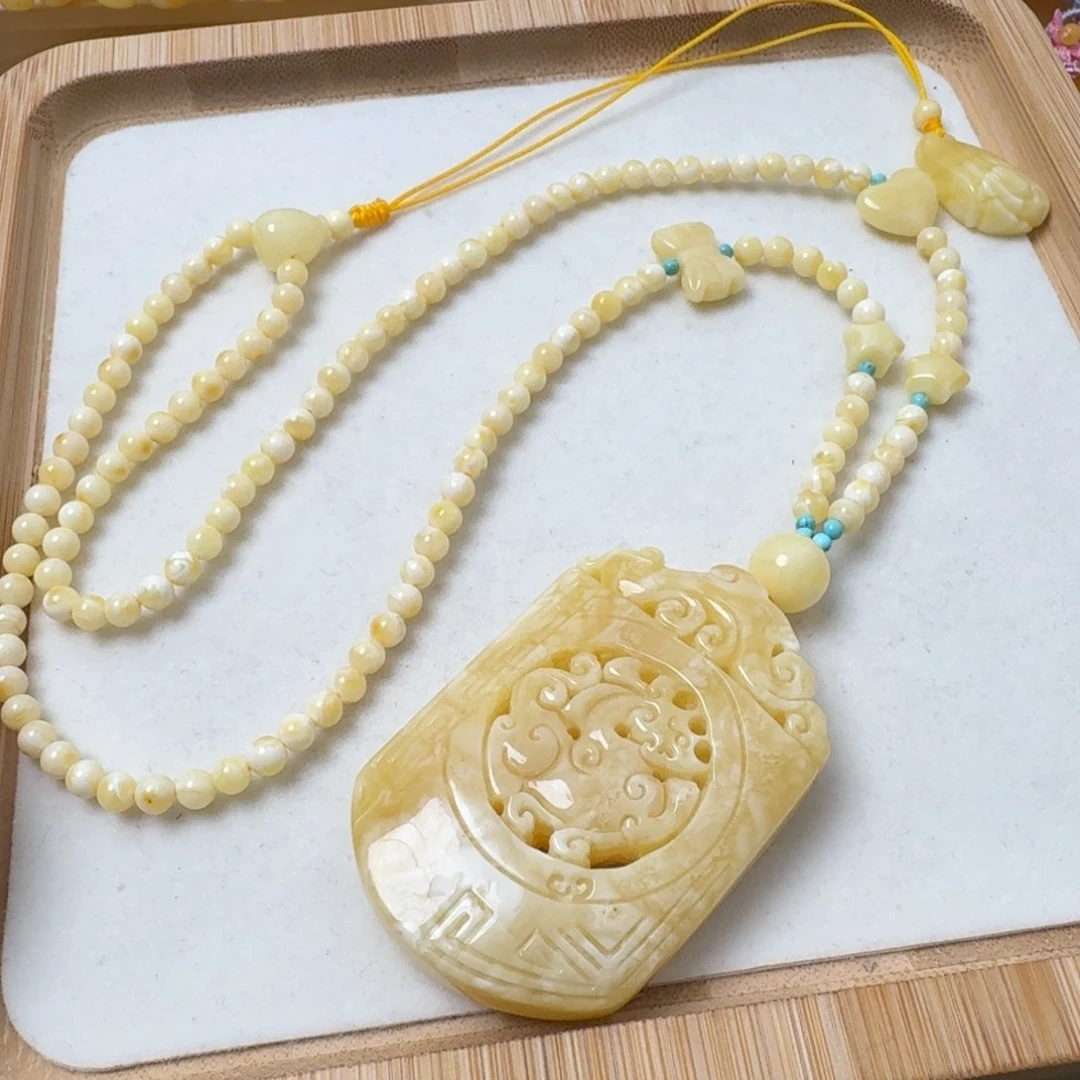 蜜蜡吊坠(赠链)未镶嵌熊****怪