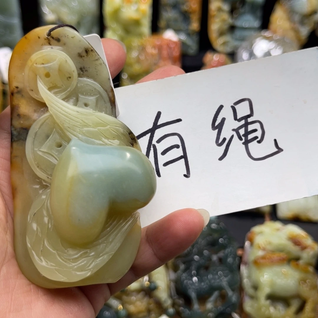 蛇纹石玉未镶嵌颈饰