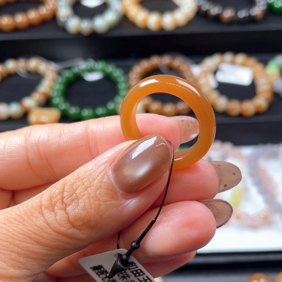 未镶嵌戒指和田玉