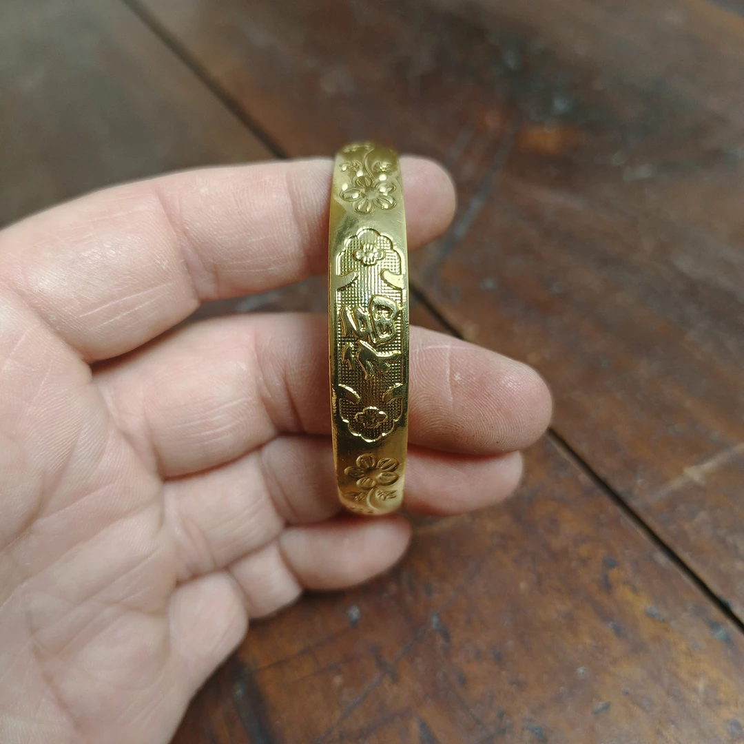 现代工艺品S004黄色刻字手镯一个现代复古摆件精美创意摆件