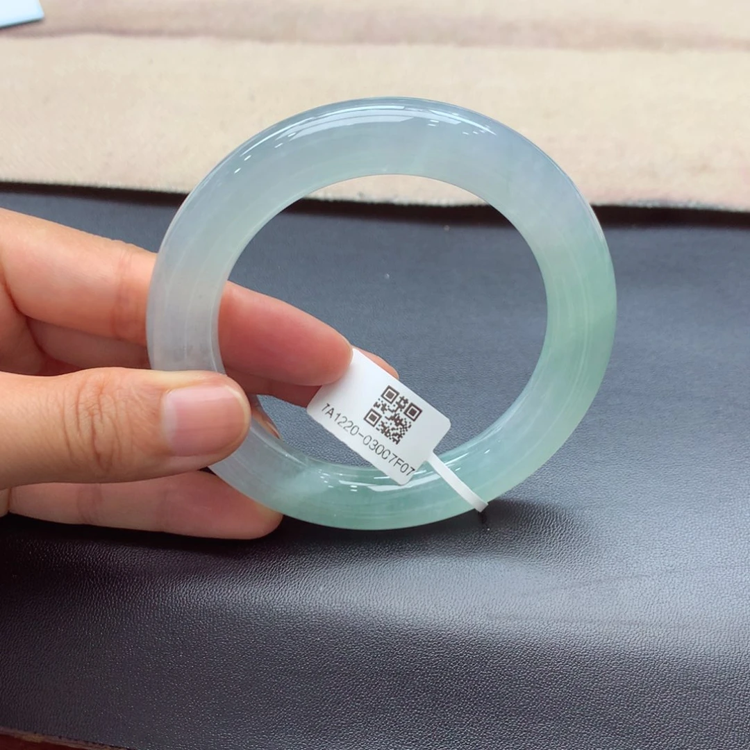 翡翠手镯未镶嵌缅甸翡翠手镯