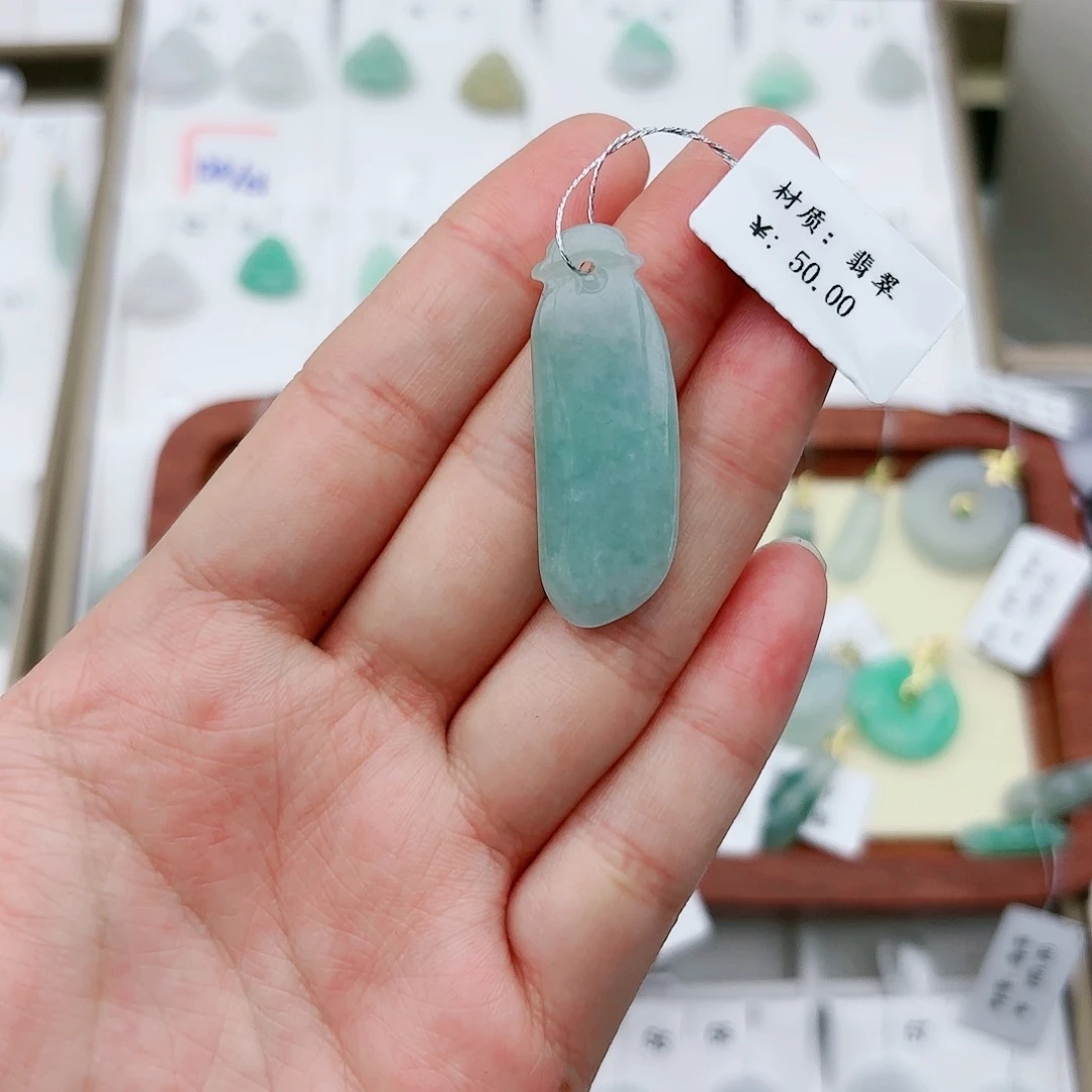 翡翠颈饰未镶嵌福瓜