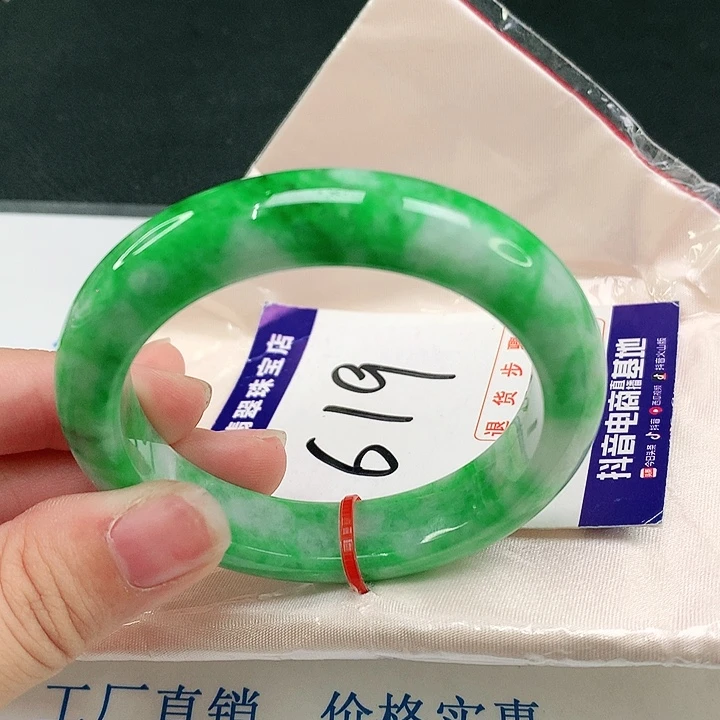 翡翠手镯未镶嵌翡翠