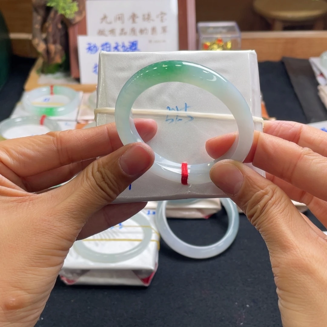 翡翠手镯未镶嵌51.5白底青贵妃强推