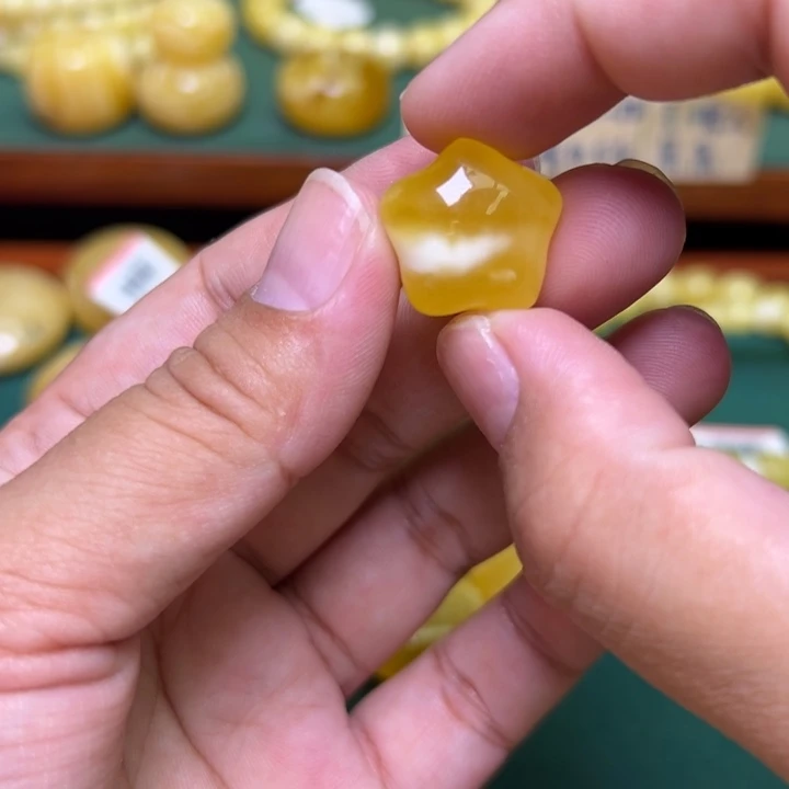 蜜蜡未镶嵌珠宝奇石