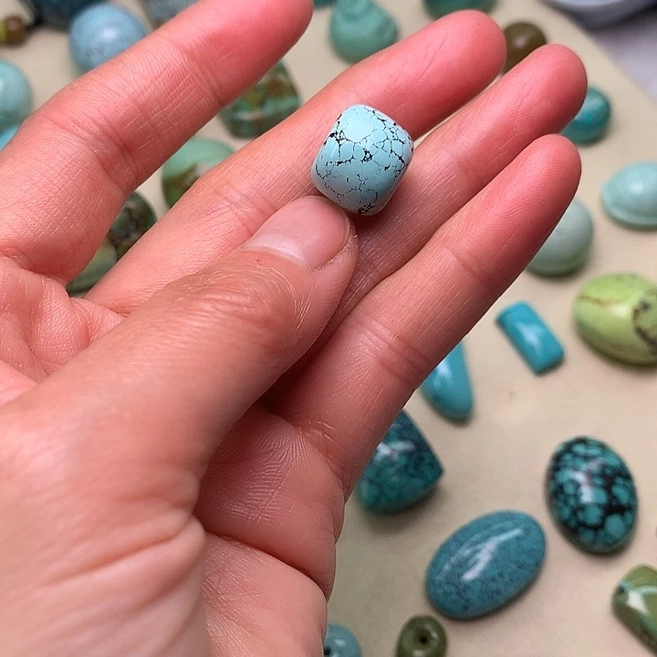 绿松石未镶嵌珠宝奇石