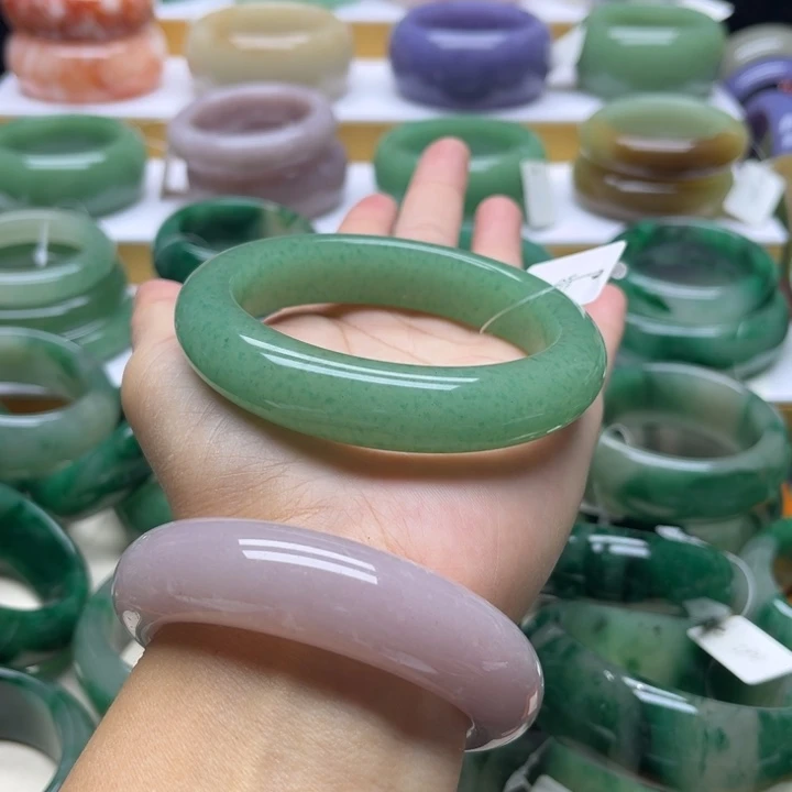石英质玉（非洲翠）未镶嵌手镯