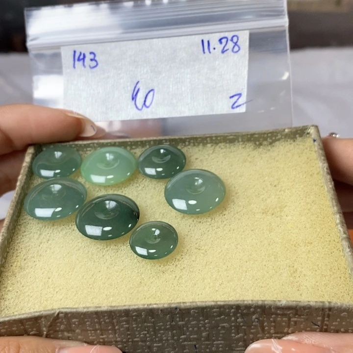 宇***下定制翡翠未镶嵌不退