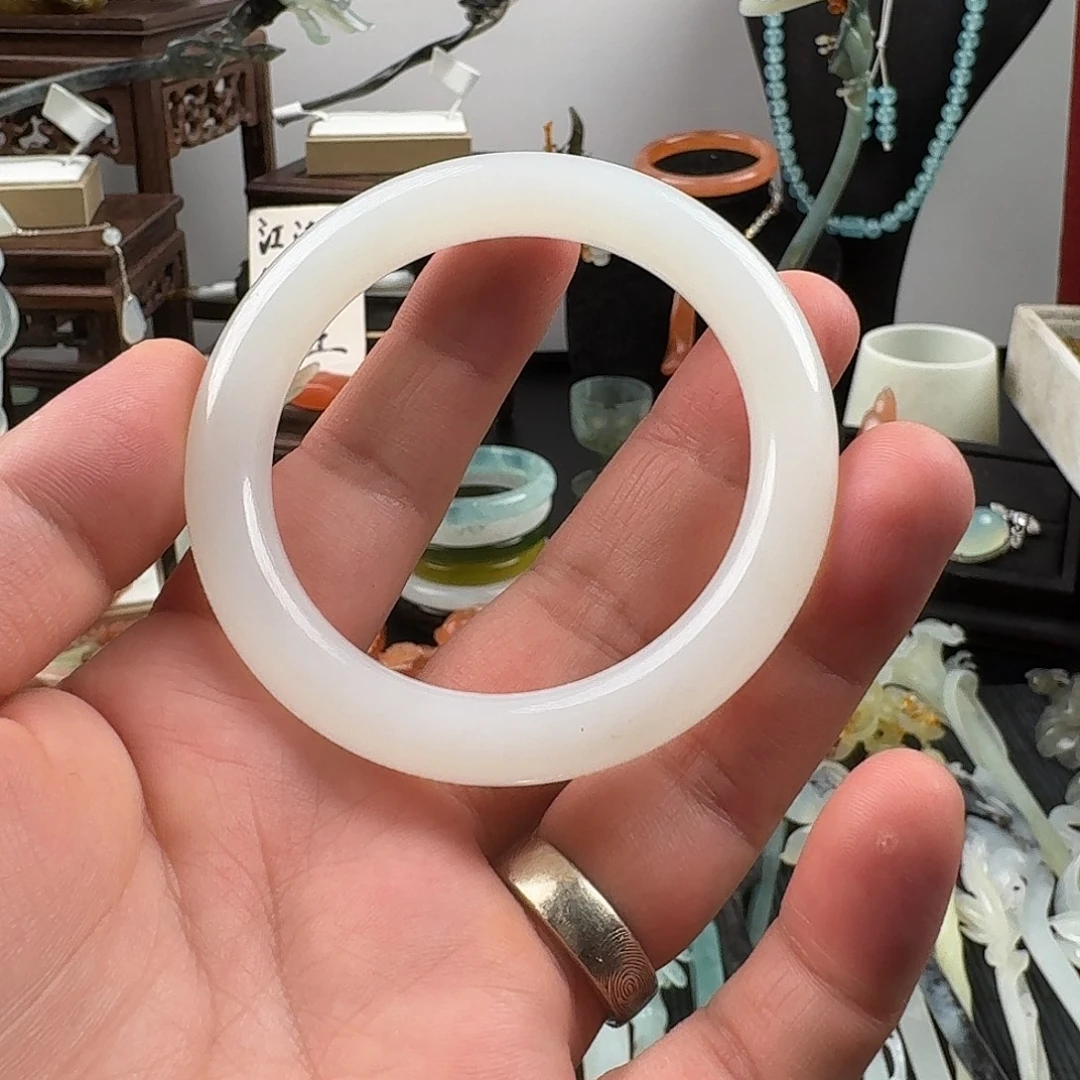 是****蛇纹石玉未镶嵌手镯