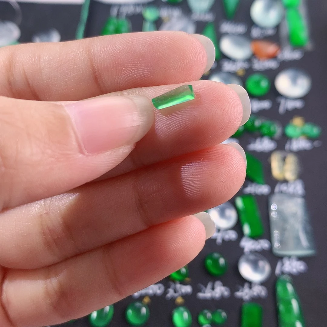 【闪购商品】翡翠颈饰未镶嵌切割