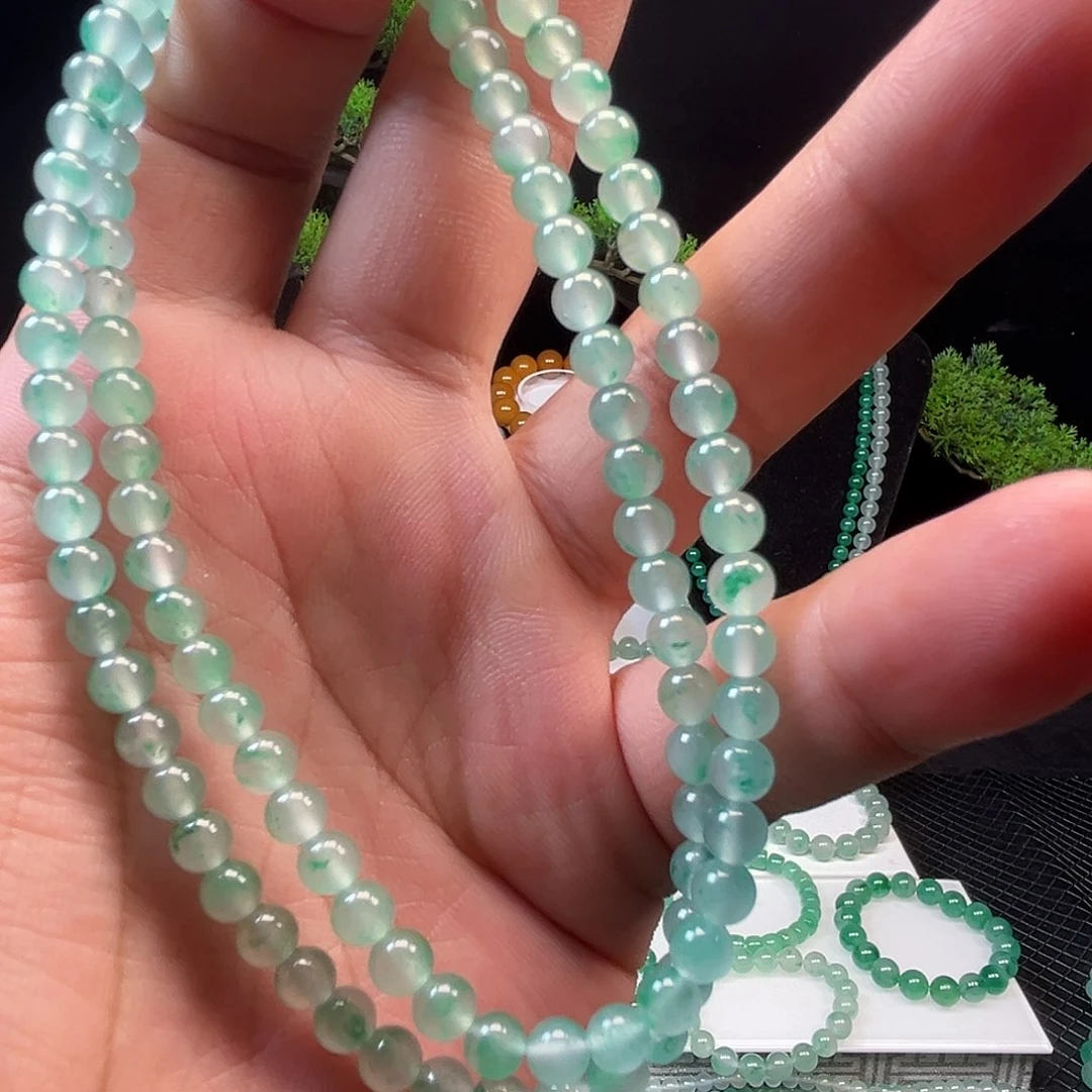 石英质玉未镶嵌颈饰