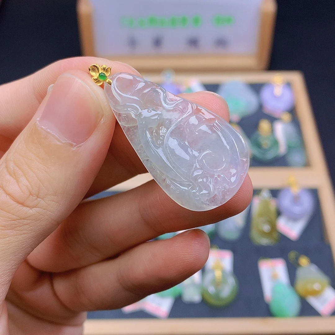 翡翠18K金镶嵌颈饰翡翠