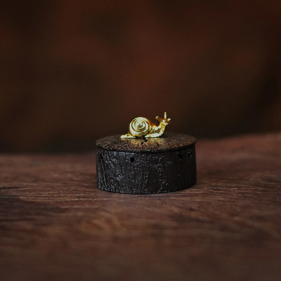 纳兰-蜗牛干树桩香炉摆件(尺寸8*5.5)(Q4930)