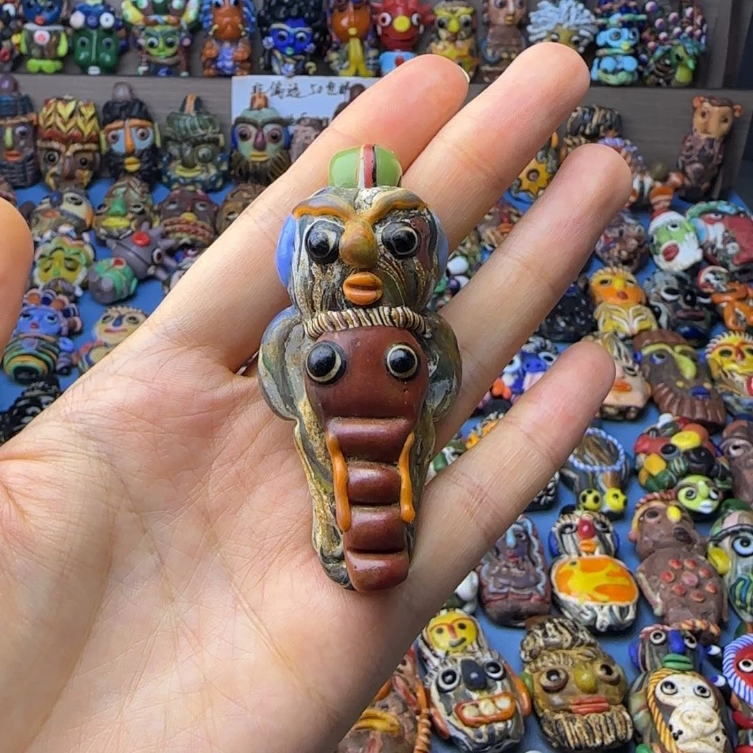 琉璃非金属玻璃颈饰象娃一个