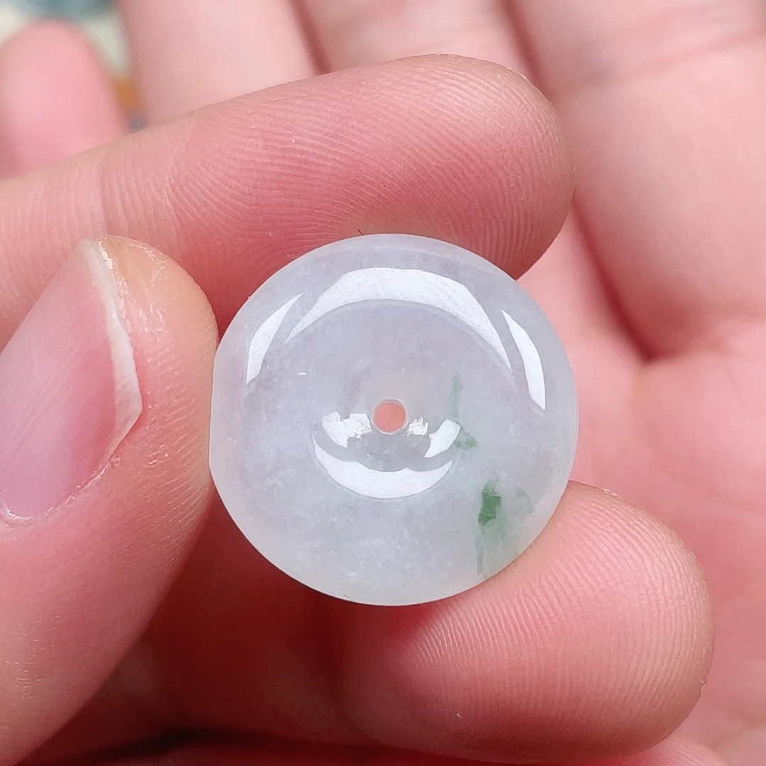 翡翠未镶嵌颈饰平安扣