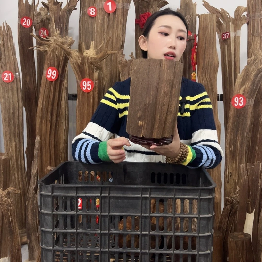 沉香碎屑沉香原材料