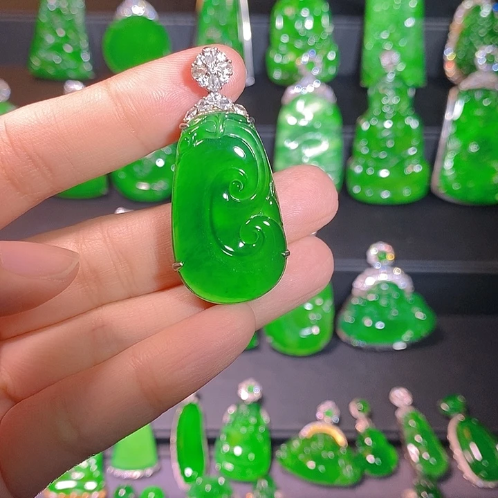 翡翠银S925镶嵌颈饰是