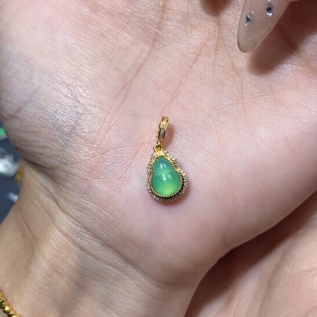 【闪购商品】颈饰18K金镶嵌翡翠