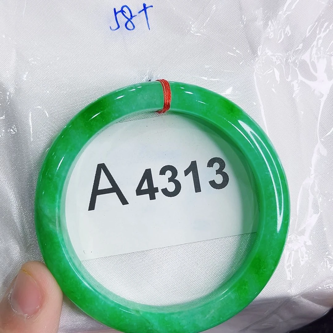 翡翠手镯未镶嵌微瑕