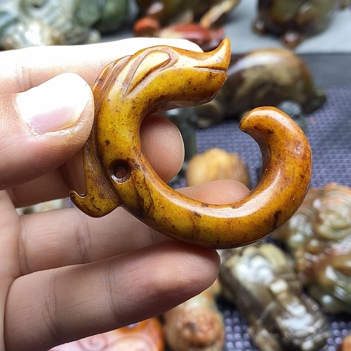 蛇纹石玉未镶嵌颈饰