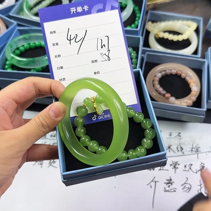 石英质玉拍一发一未镶嵌