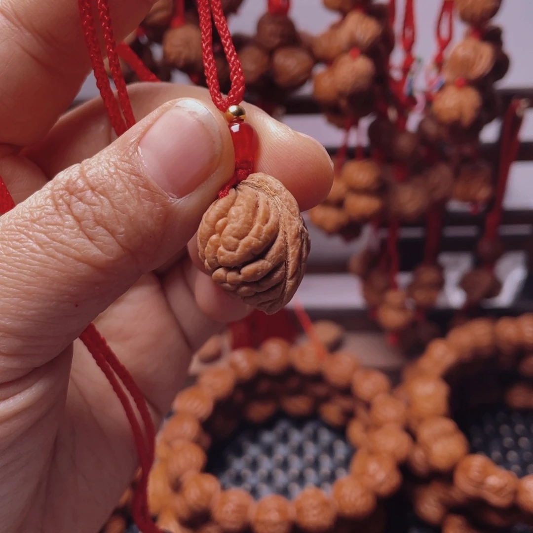 木质类龙纹桃枭挂件