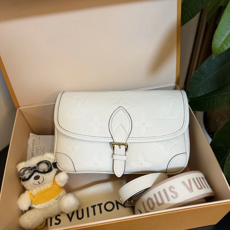 99新/路易威登/包包/[251119EVWC]/C8854834422