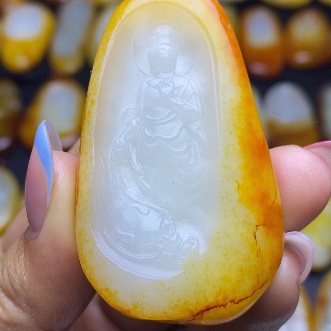 颈饰未镶嵌和田玉（糖玉）
