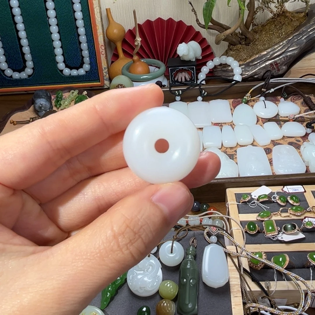 和田玉未镶嵌吊坠(赠链)