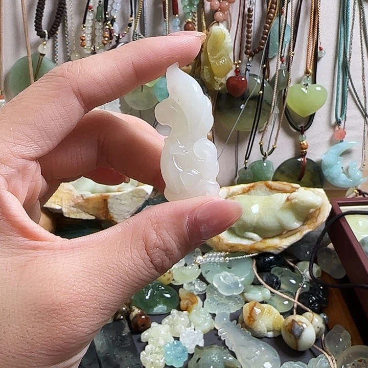 蛇纹石玉合金颈饰