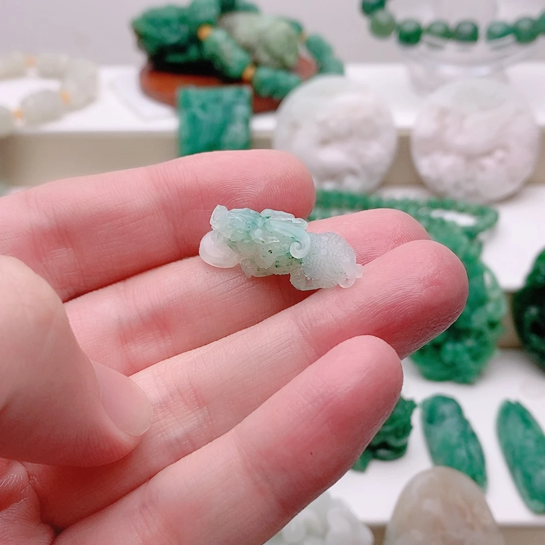 独山玉未镶嵌吊坠