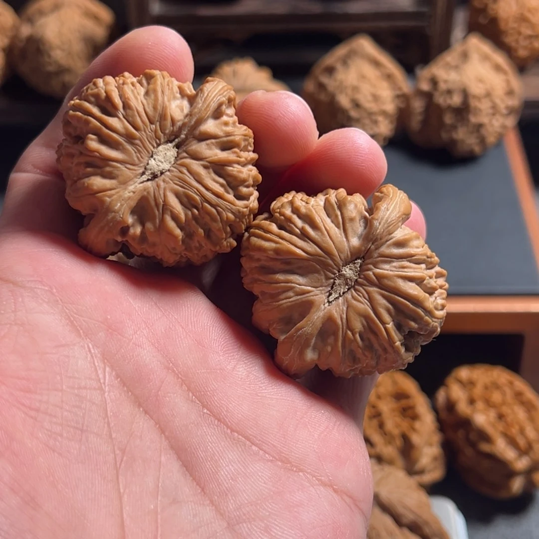 文玩核桃把件王**?41闷白