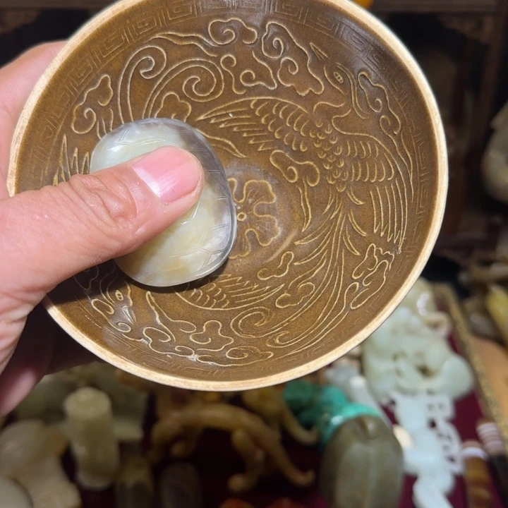 琉璃手工艺品孤品店的老板说我是个小女孩