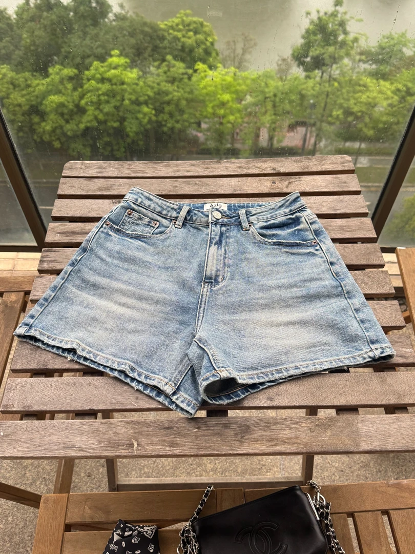 浅蓝色牛仔短裤23618