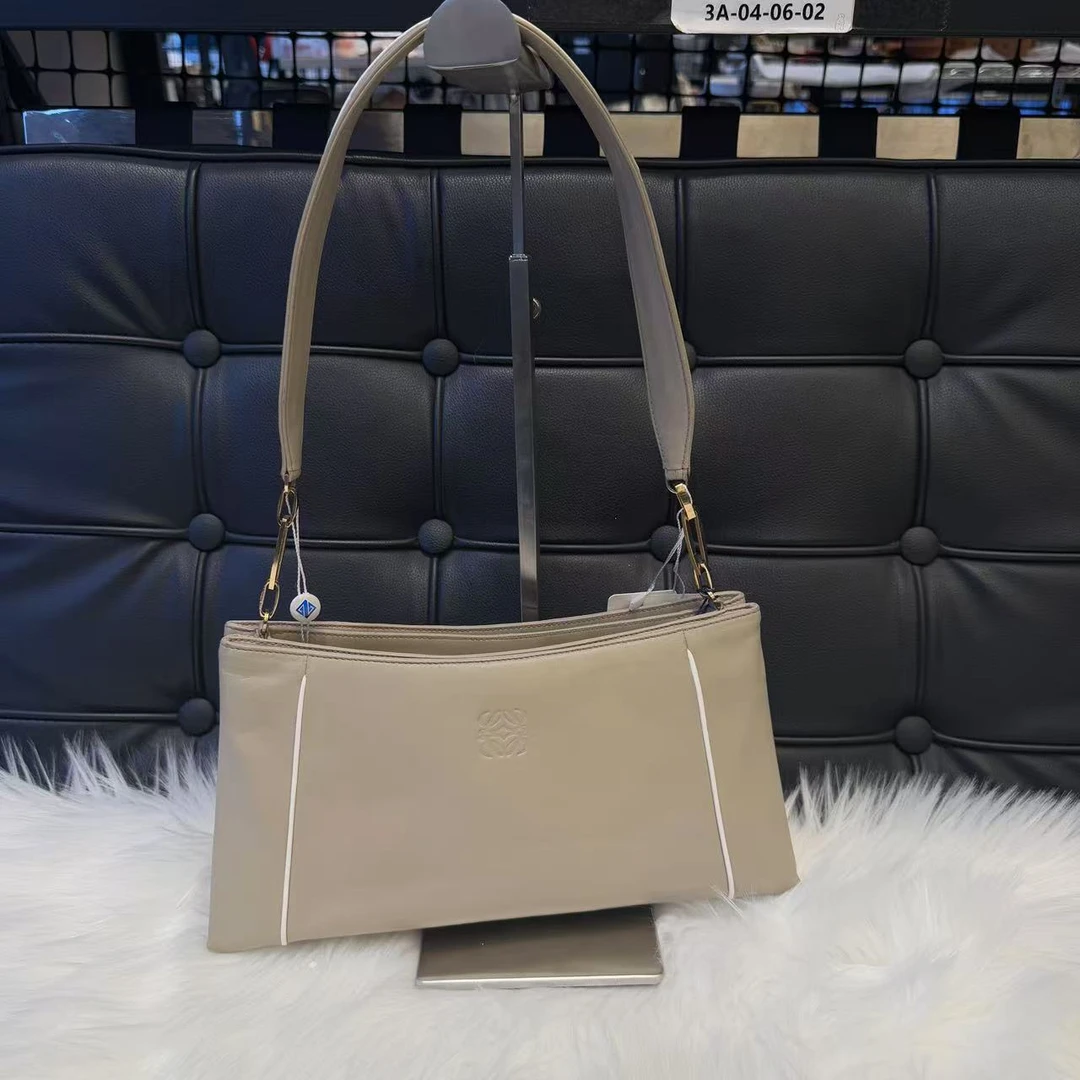 95新 LOEWE/罗意威 二弟/95新/1445/单肩包