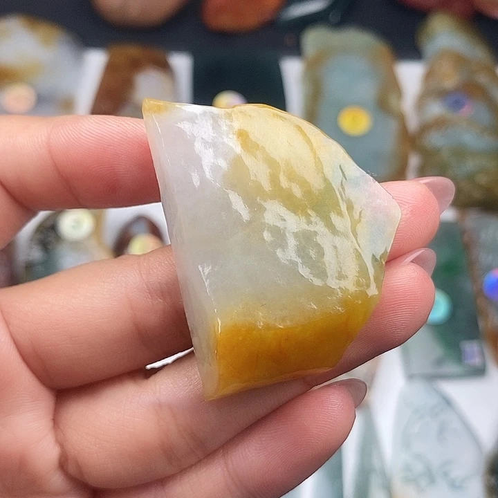 颈饰未镶嵌翡翠天然