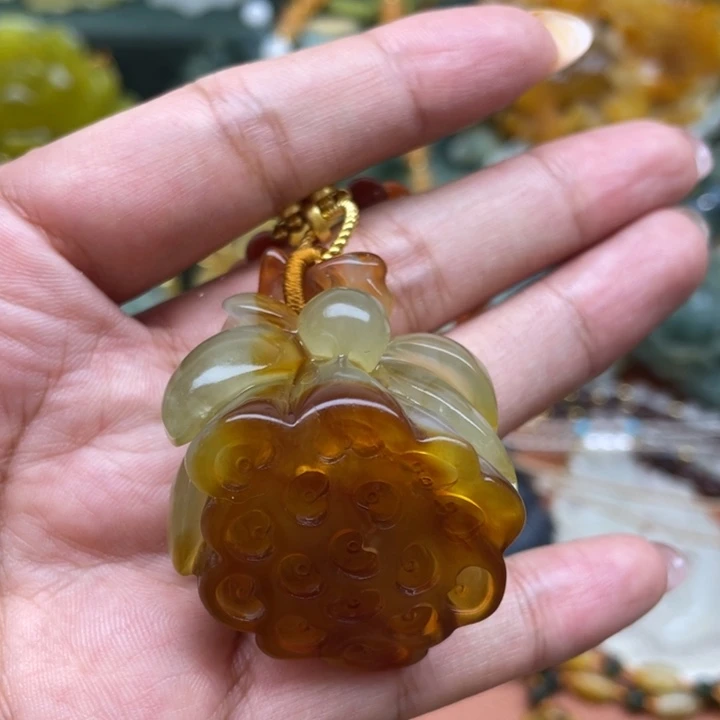 心***宝蛇纹石玉未镶嵌颈饰