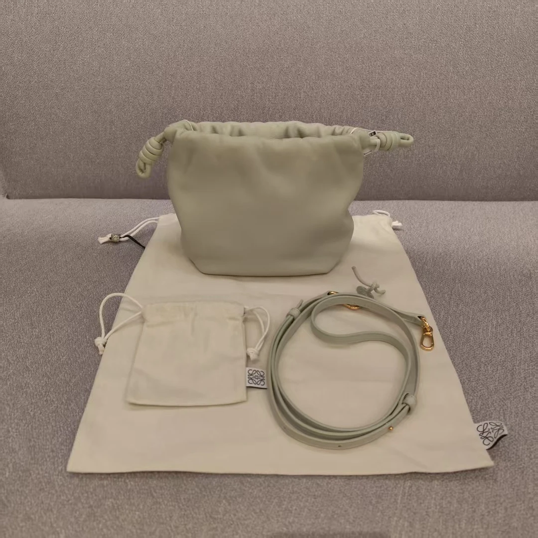 99新 LOEWE/罗意威 浅绿色小号福袋单肩斜挎包