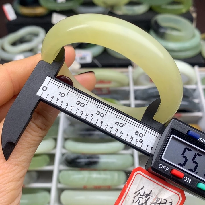 蛇纹石玉未镶嵌手镯865